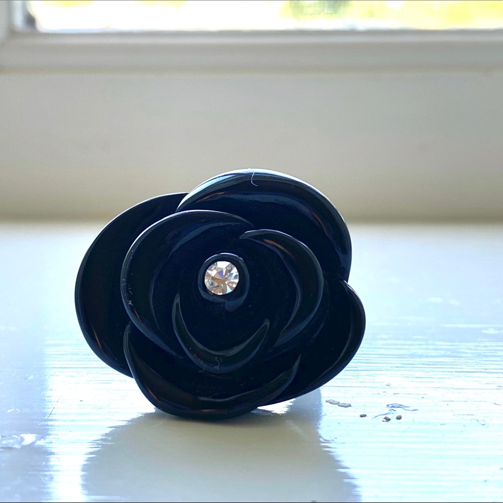 Black Flower Ring with Rhinestone